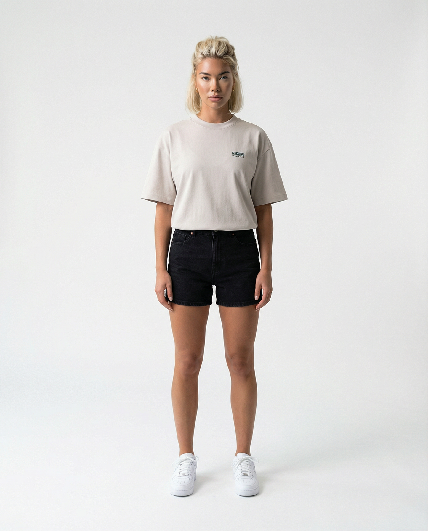 The Courtside Tee Small Logo - Grey